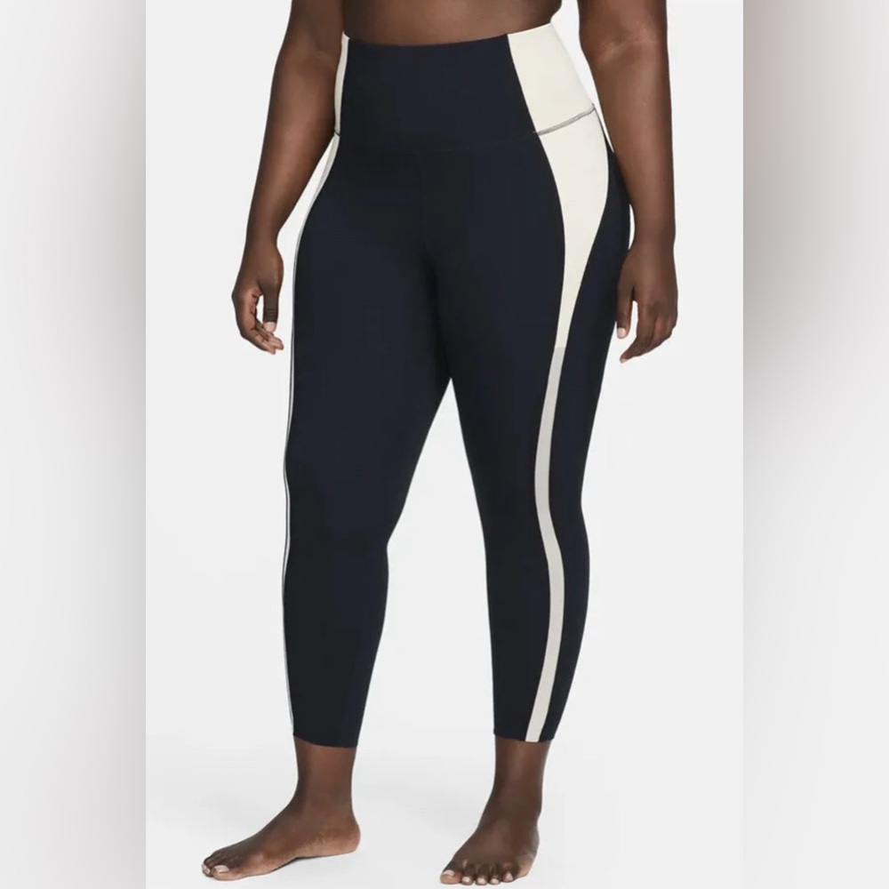 Nike Yoga Luxe High-Rise 7/8 Black Tights with Cream Side Panels